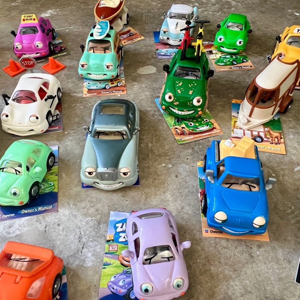 Chevron Cars Collection 25 Cars Selling as Set Dating from 1996 to 2001 - Picture 5 of 7